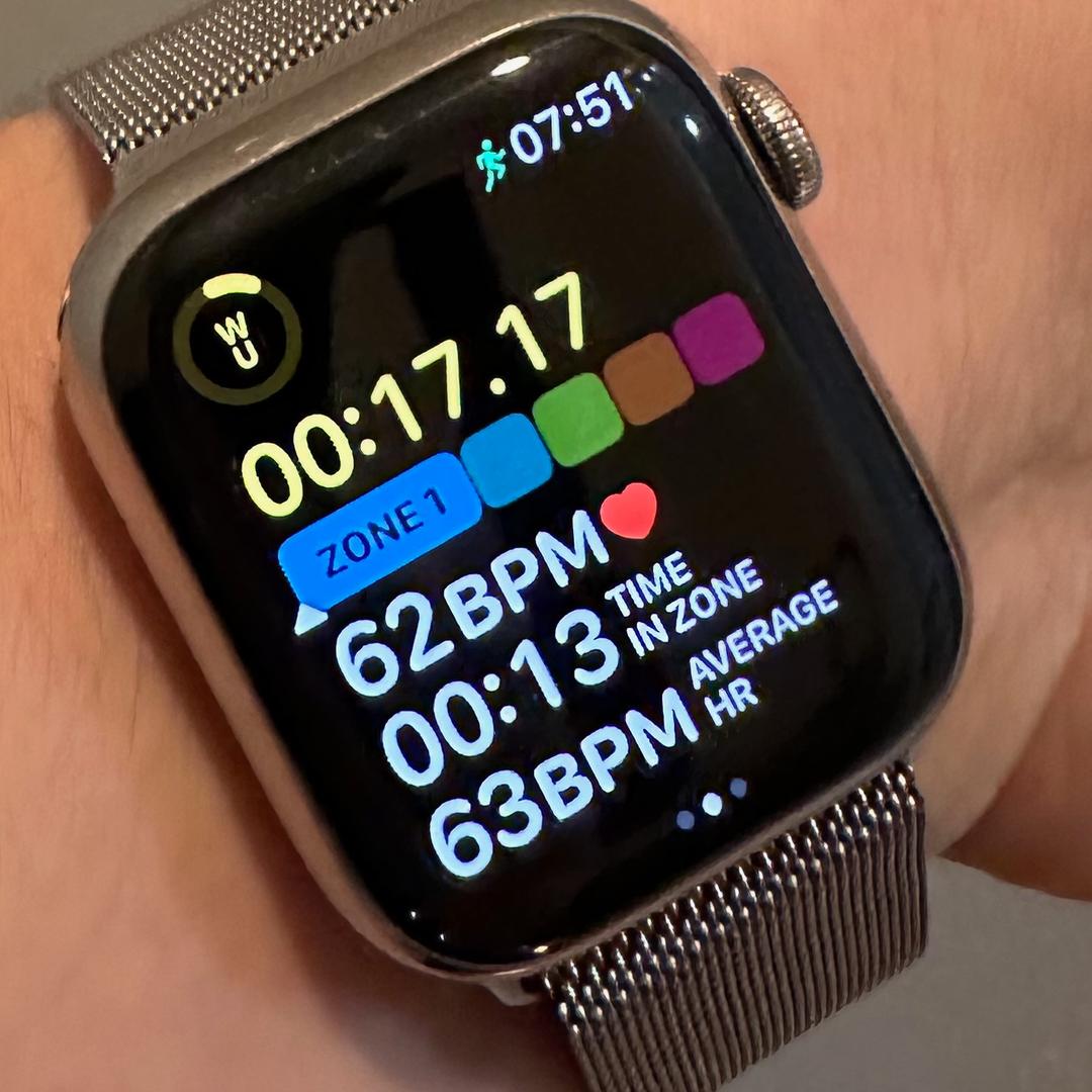 Apple watch heart rate zone screen showing blue zone before a workout