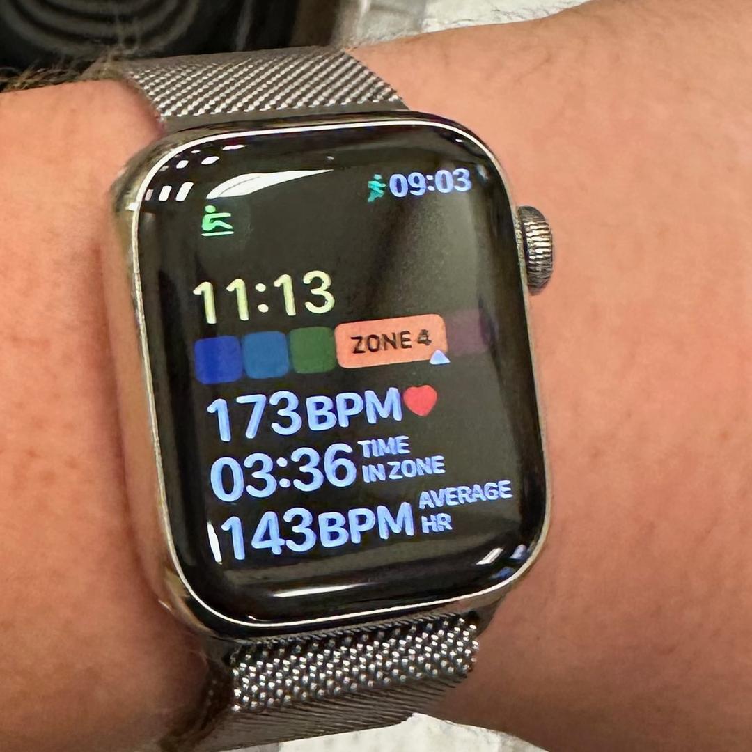 Apple watch heart rate zone screen showing red zone